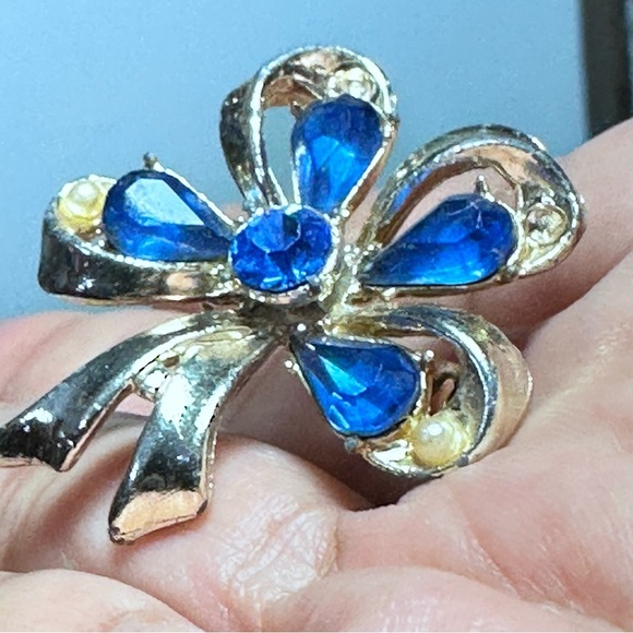 Vintage Ribbon Bow Brooch Blue Glass Rhinestone Accents Gold Tone 1.5 5423 B - Picture 3 of 7